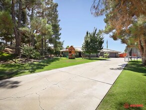 Building Photo - Captivating Home Near Highland Highschool!