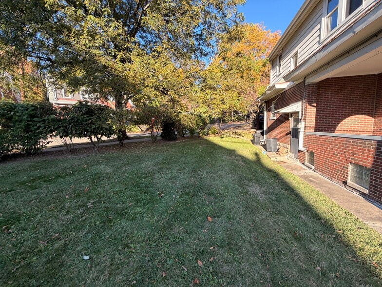 Building Photo - 248 Beverly Rd