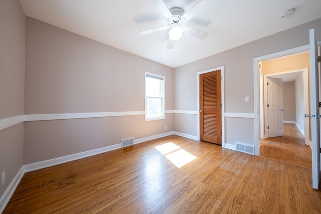 Building Photo - 2116 W 105th St