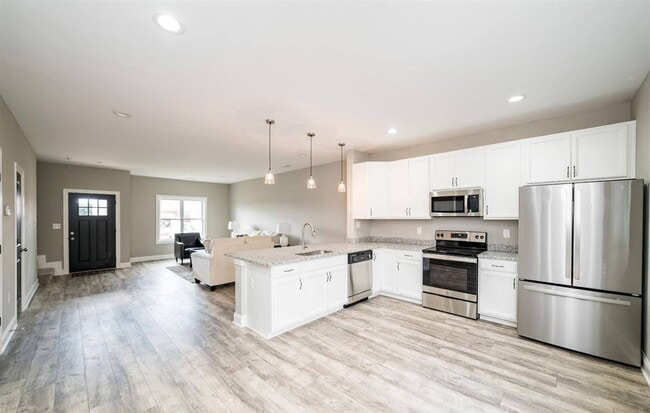 Building Photo - 3 Bedroom Townhome in Campbell County