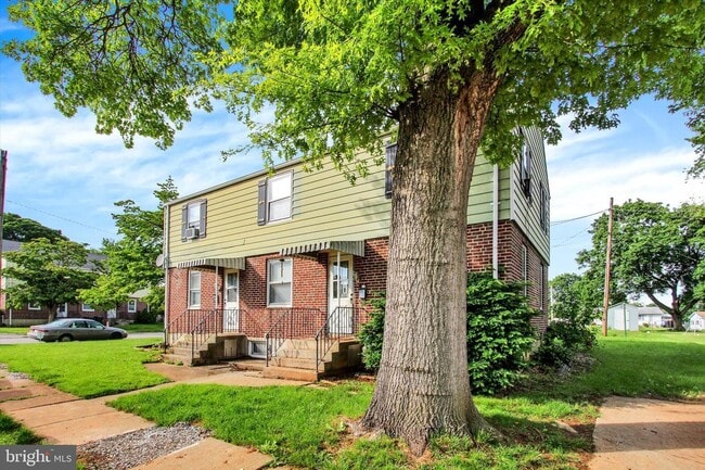 Building Photo - 889 Tioga St