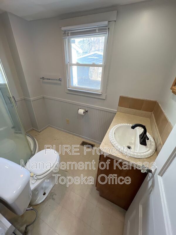 Building Photo - 430 NE Lime St