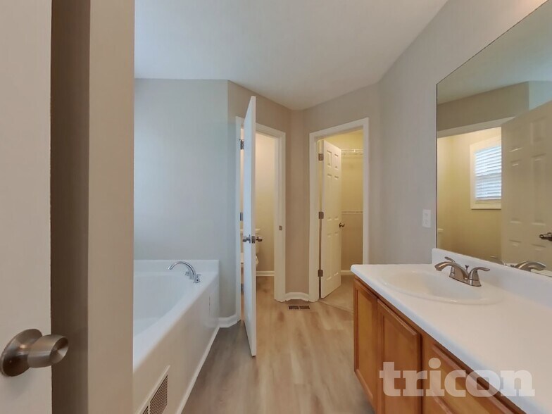 Building Photo - 7258 Brittany Way