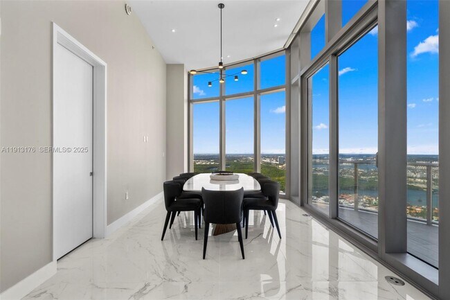 Building Photo - 15701 Collins Ave