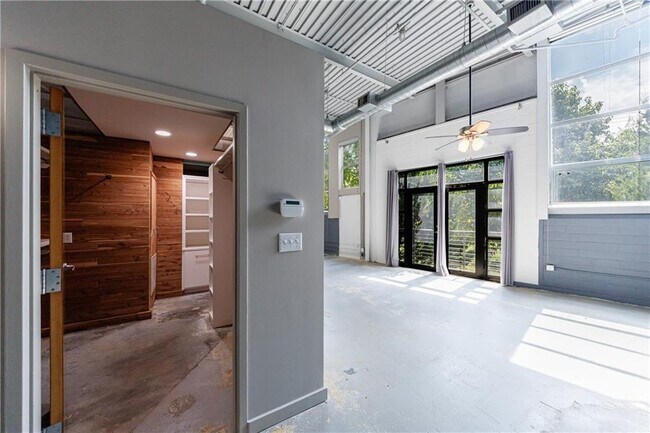 Building Photo - 400 Village Pkwy