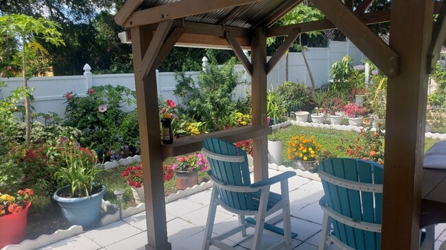 Building Photo - 486 Pinewood St