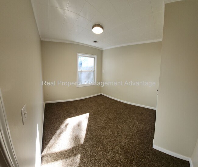 Building Photo - Spacious, Renovated and Close to Ferndale!