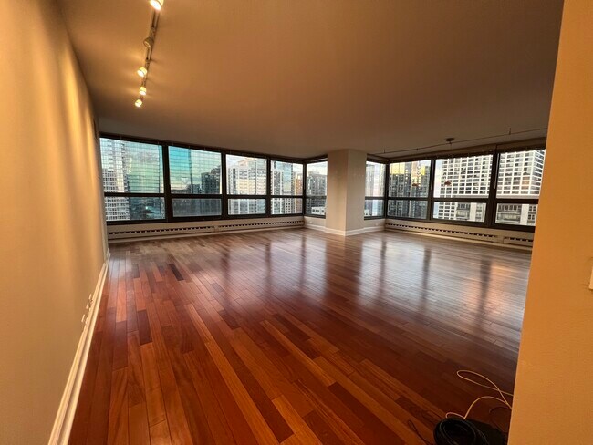 Building Photo - 360 E Randolph St