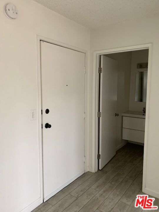 Building Photo - 922 N Hudson Ave