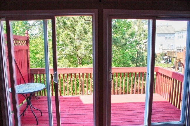 Building Photo - Great 2 Bedroom, 3 Floor Town Home with 1st Floor Bonus Room- Morrisville - Available July 15th!