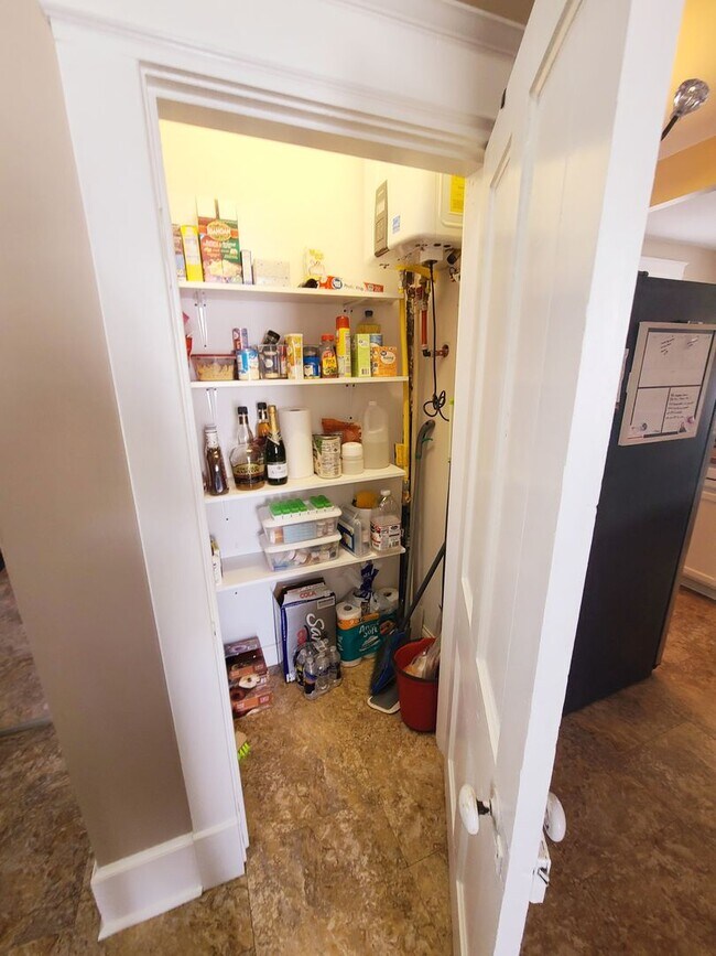 Building Photo - Furnished Lower Town Cottage in Lower Town...