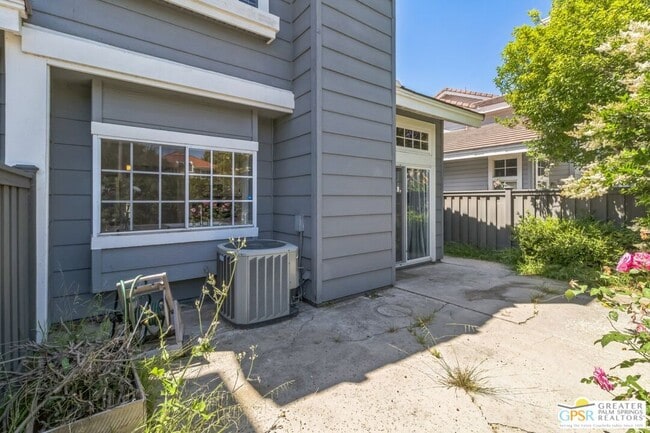 Building Photo - 13583 Almond St
