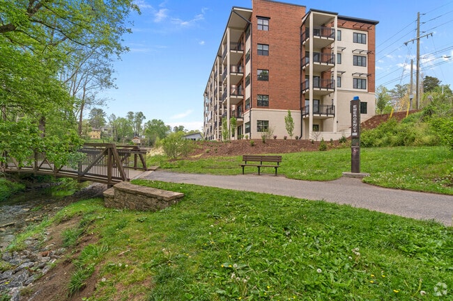 Building Photo - Reed Creek Greenway Apartments