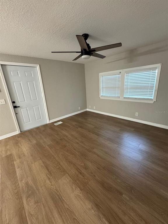 Building Photo - 608 River Village Dr
