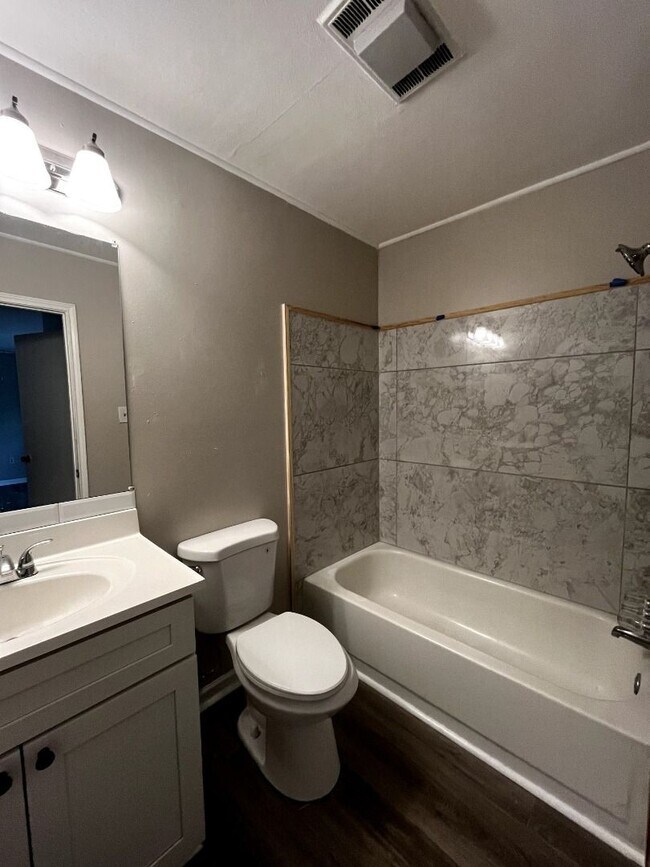 Building Photo - Apartment for lease