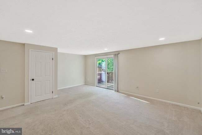 Building Photo - 7459 Aspenpark Rd