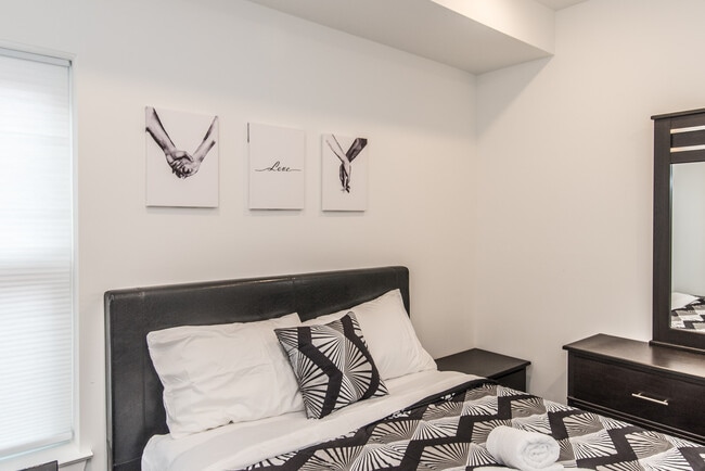 Building Photo - 2435 Master St