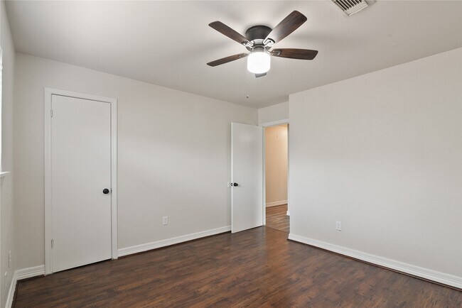 Building Photo - 1622 Hollow Hook Rd