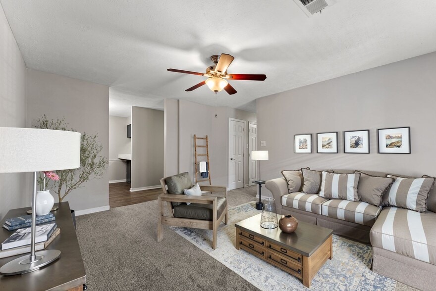 Linden (Renovated) - 2 Bed / 2 Bath - 1,100 Sq.Ft. - The DeSoto