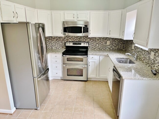 Building Photo - Updated, all brick 3 level townhouse pet friendly townhouse for rent!