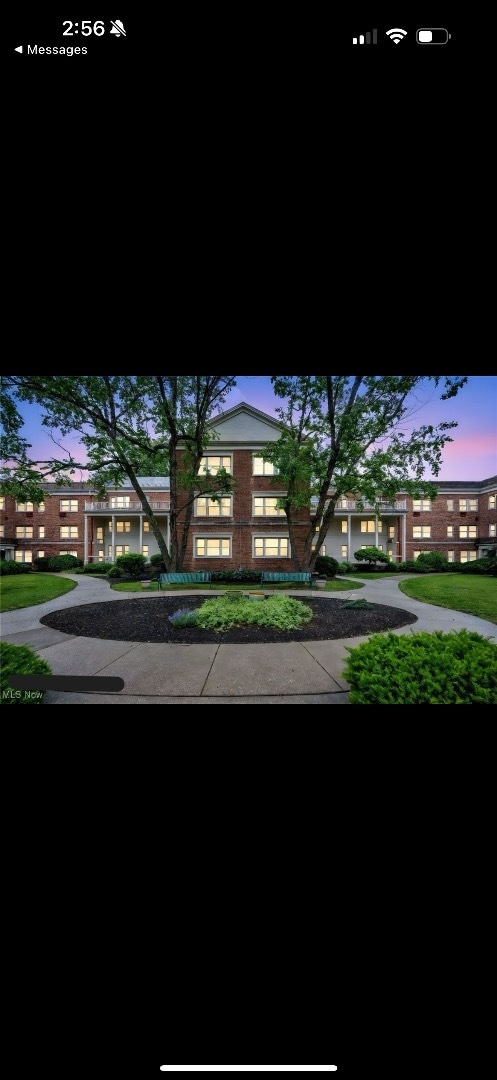 Primary Photo - 15825 Van Aken Blvd