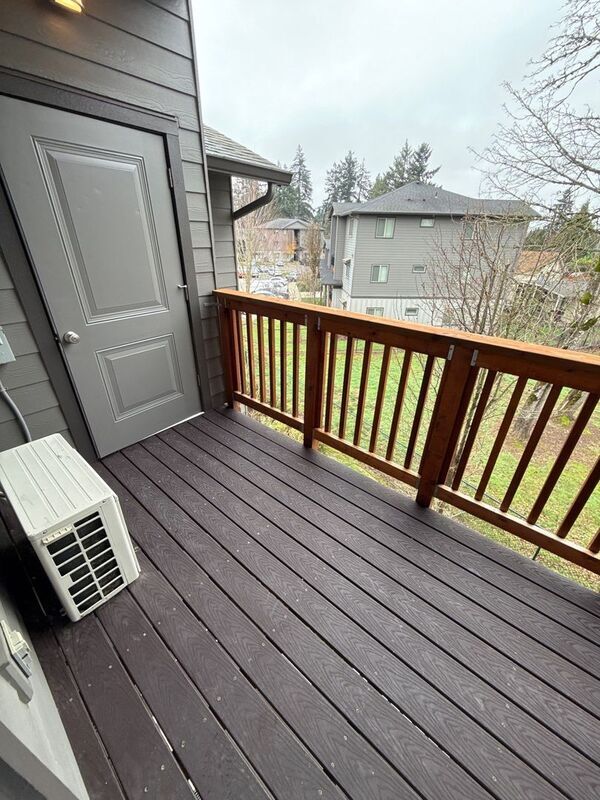 Building Photo - 4261 Hawthorne Ave NE