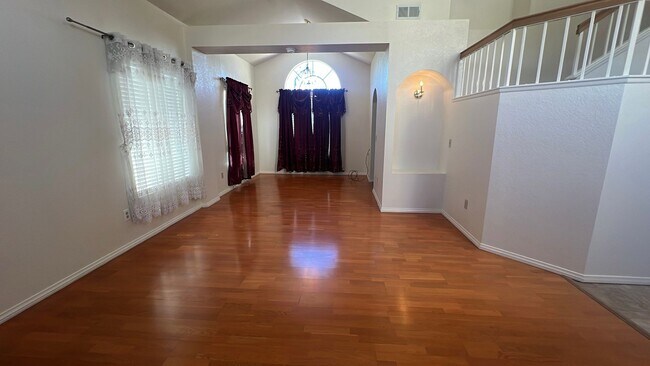 Building Photo - West Lancaster Home