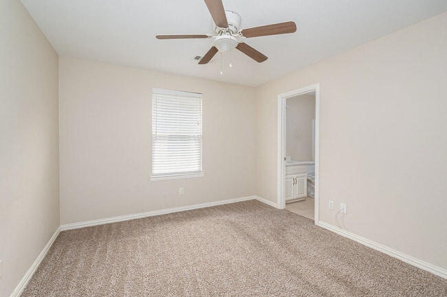 Building Photo - 640 W Marshall Dr