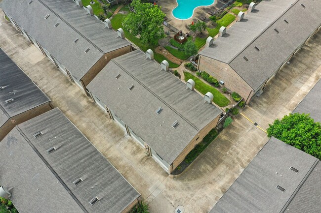 Building Photo - 9850 Pagewood Ln