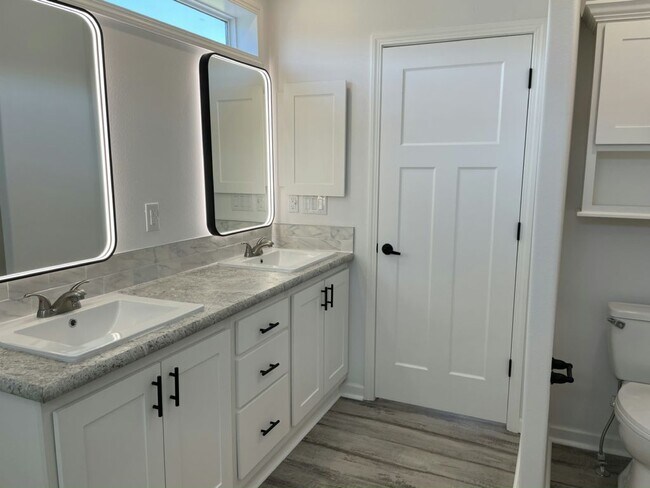 Building Photo - 34815 Silver King Dr
