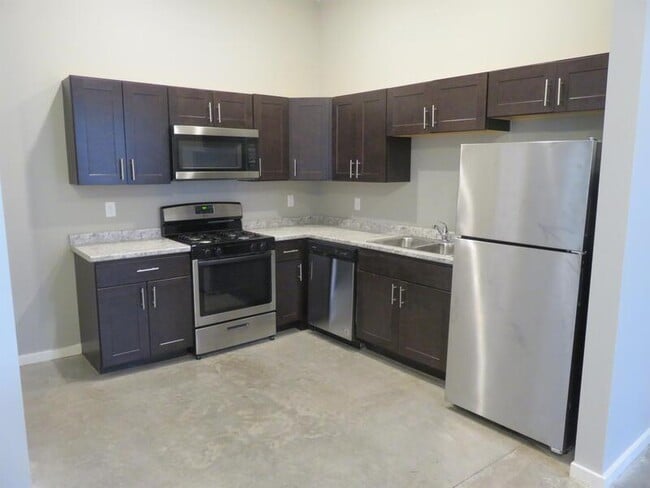 Building Photo - 421 N Brady St