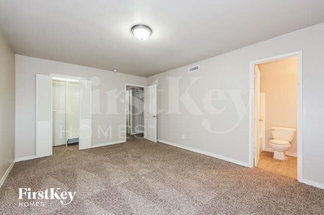 Building Photo - 5321 Saddleback Rd
