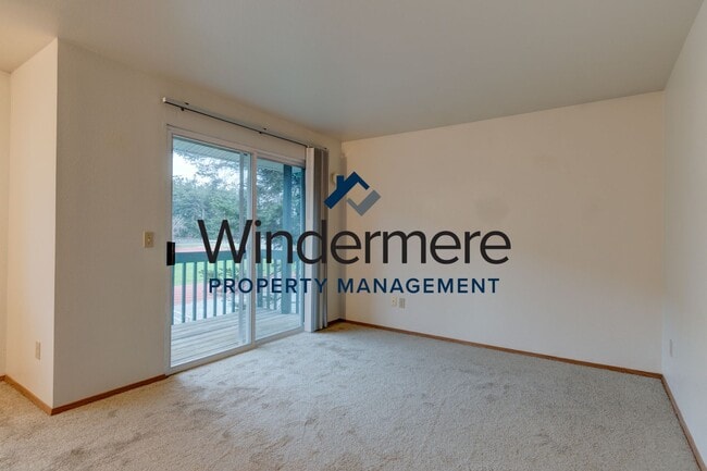 Building Photo - Two Bedroom Apartment in Coupeville