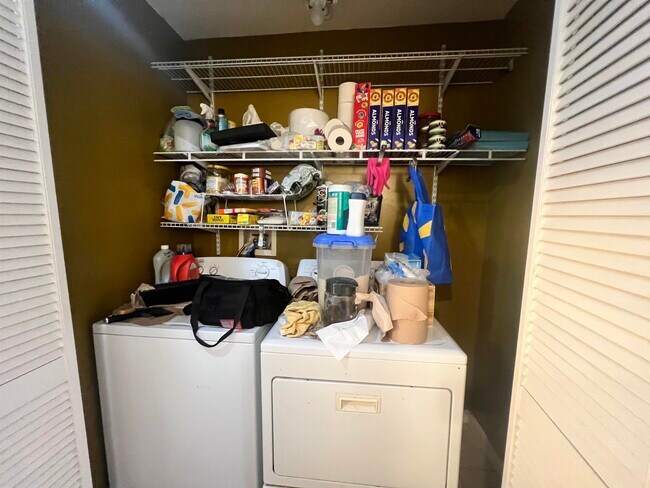 Building Photo - 165 Grant Ave