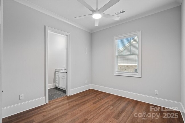 Building Photo - 805 Naples Dr