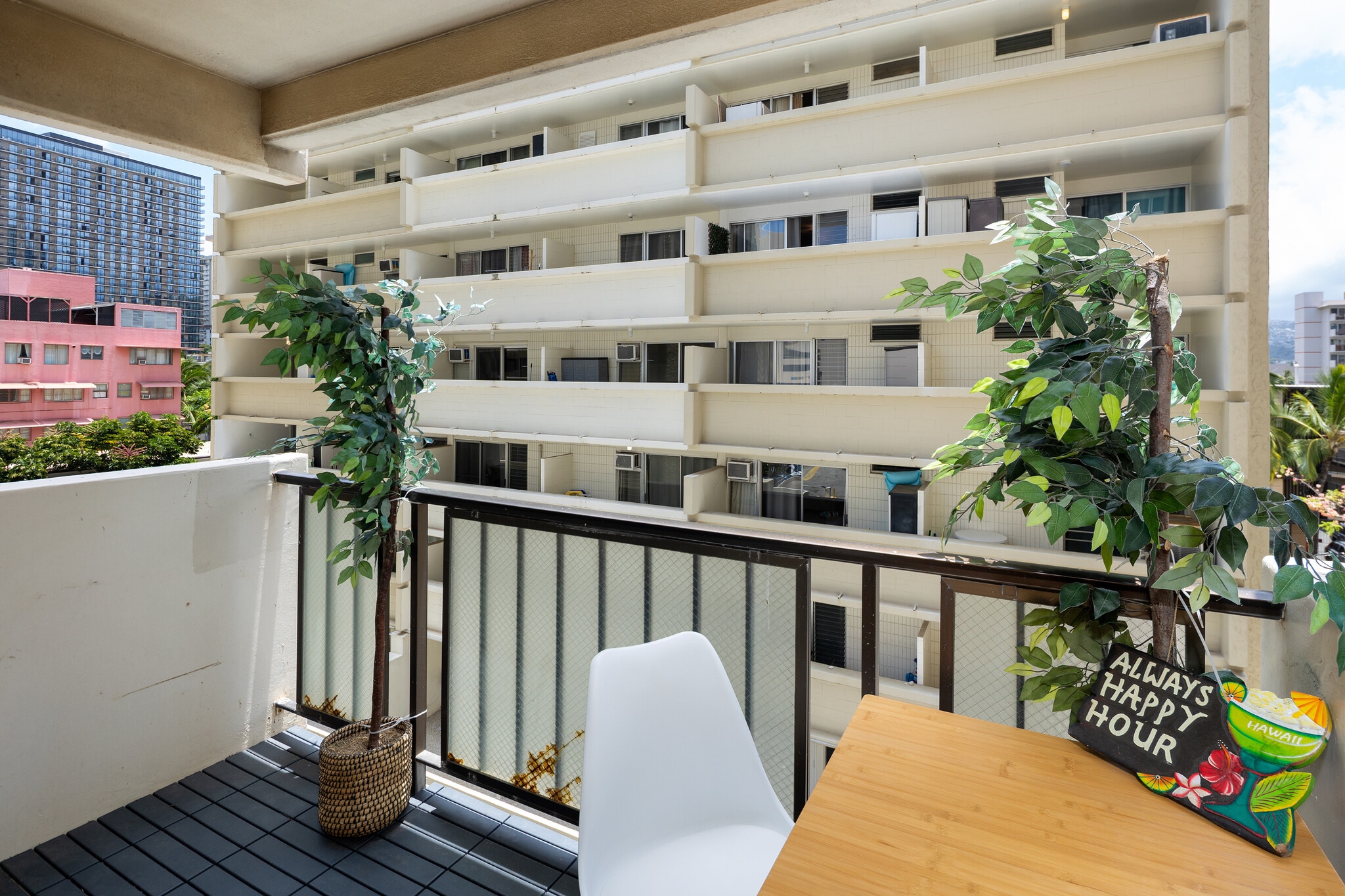 Building Photo - 2465 Kuhio Ave