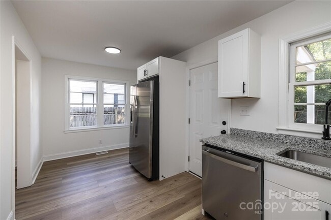Building Photo - 413 Ackert Ave