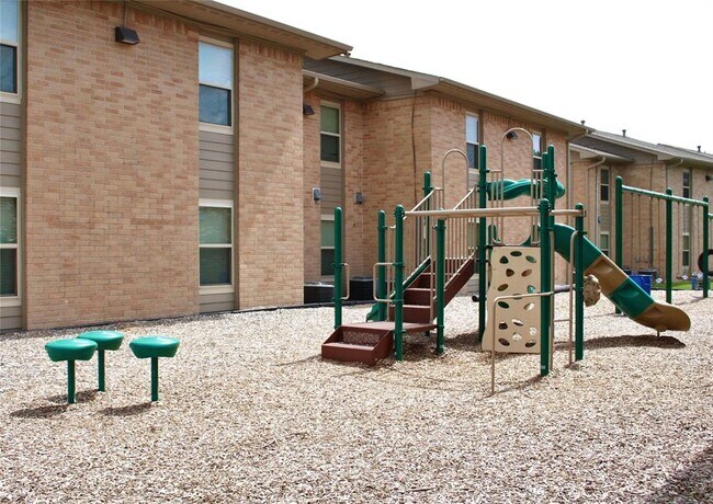 Building Photo - 304 Krenek Rd