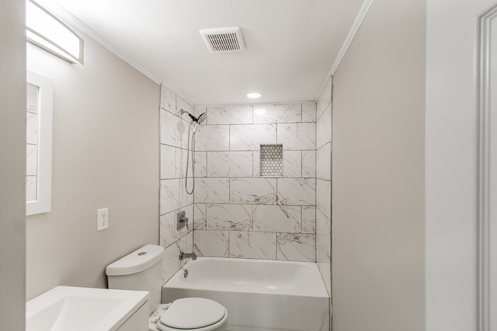 Building Photo - 6158 Raintree Bend