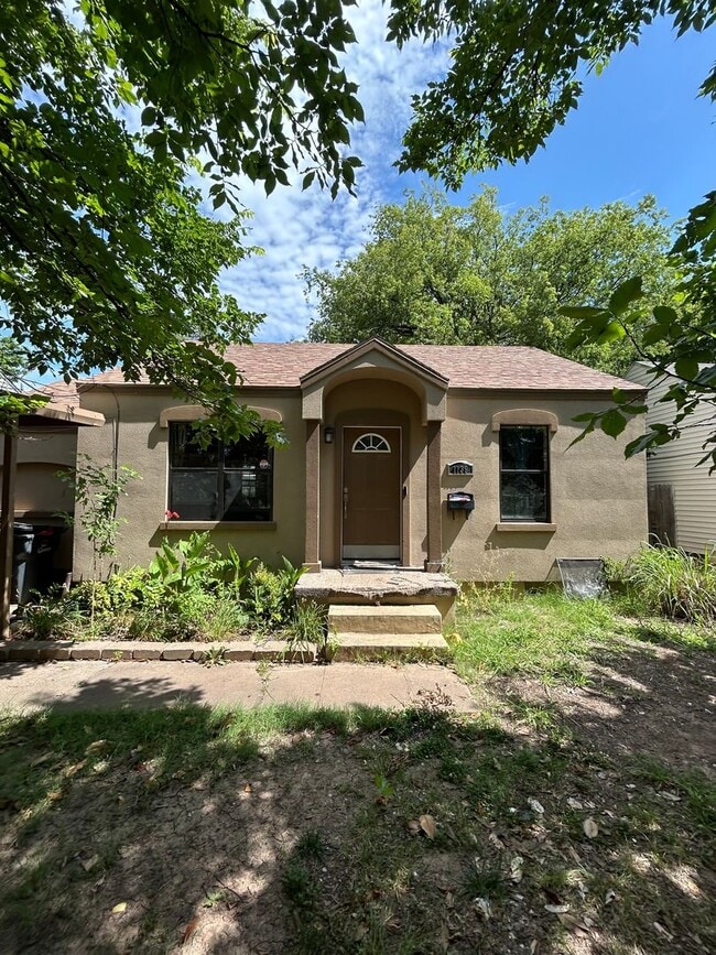 Primary Photo - 1139 NW Oak Ave