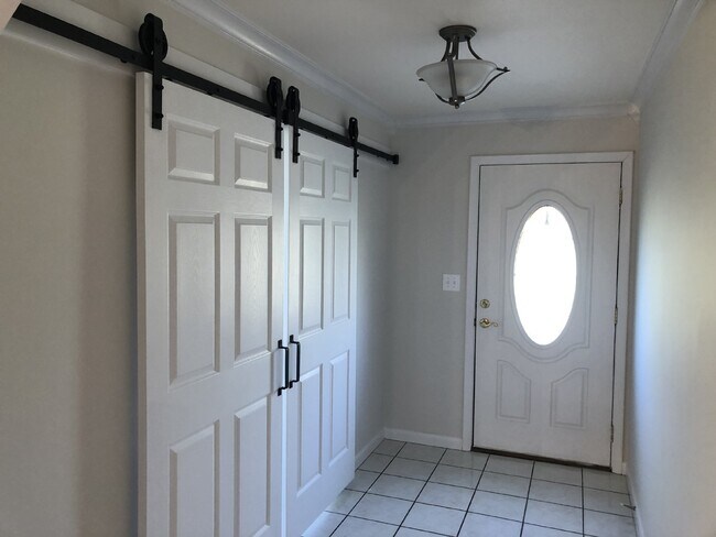 Building Photo - 3BD 1.5 BA HOUSE with Bonus Room  AVAILABL...