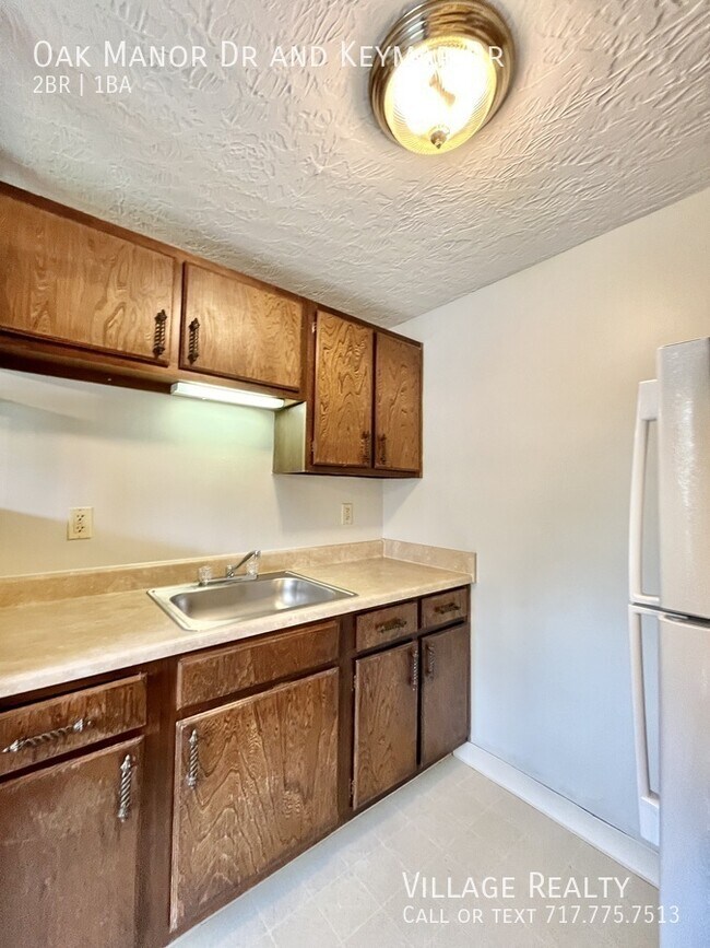 Building Photo - 230 Oak Manor Dr