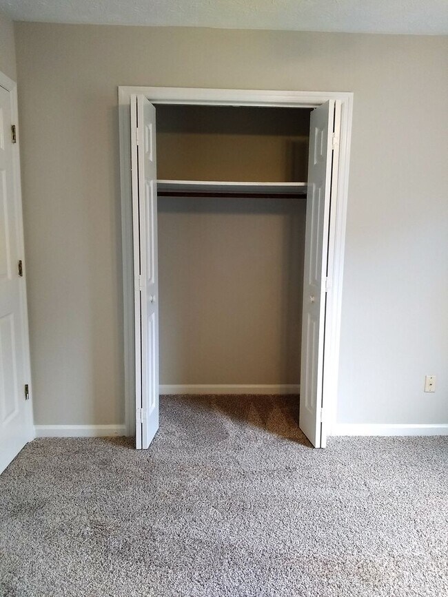 Building Photo - UPDATED & SPACIOUS 3 Bedroom 2 Bathroom home close to SHOPPING & FT BRAGG!!