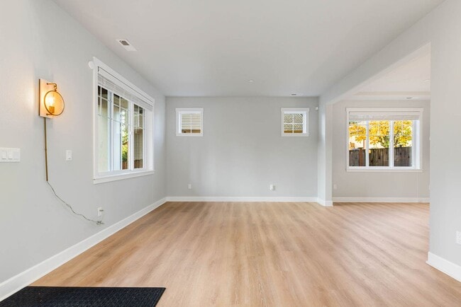 Building Photo - 11722 NE 112th St