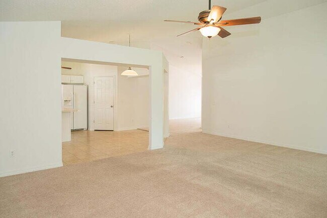 Building Photo - "Coastal Comfort Awaits: Charming 3-Bed, 2...