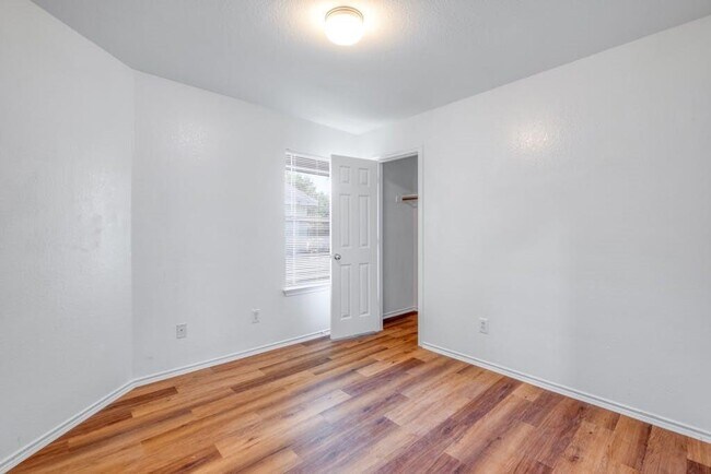 Building Photo - 3415 Crownover St