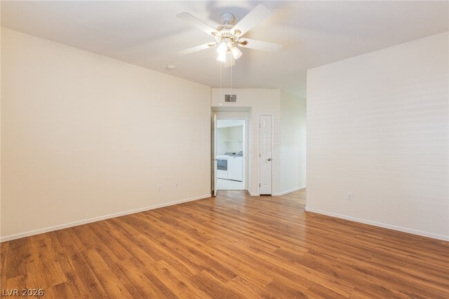 Building Photo - 300 Pine Haven St