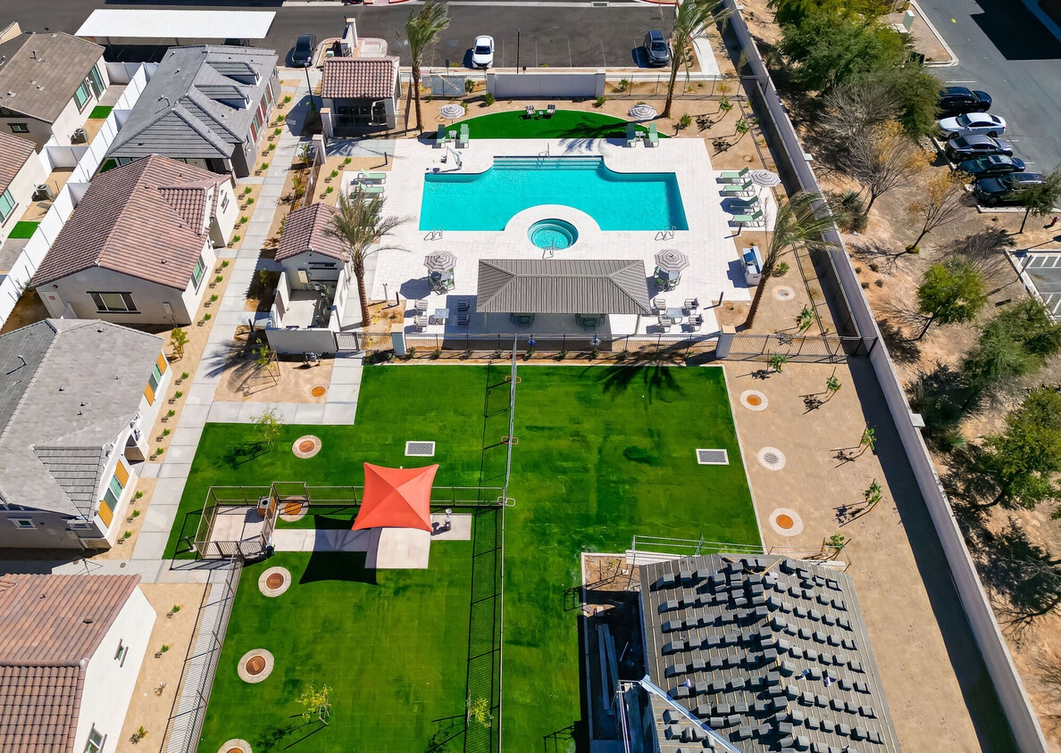 Building Photo - Villas Goodyear