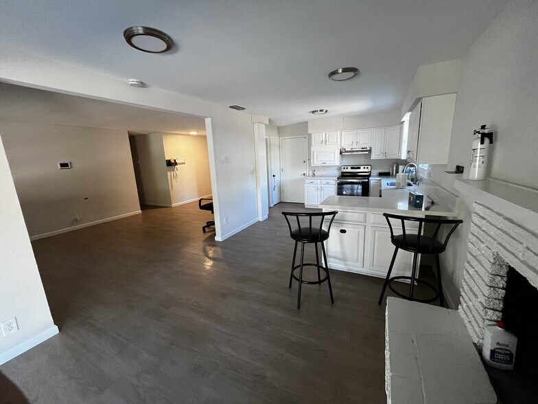 Building Photo - 2333 Zinfandel Dr