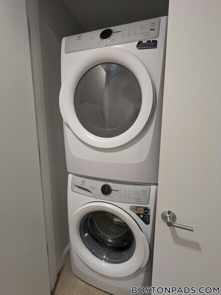 Building Photo - 55 Brighton Ave